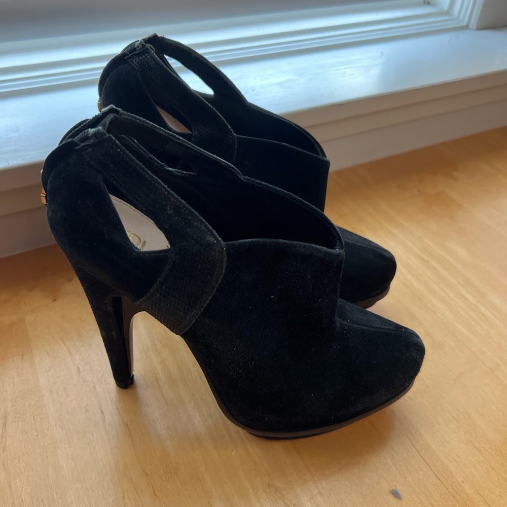 Authentic FENDI suede bootie pre-loved. Only worn inside for work, few times.